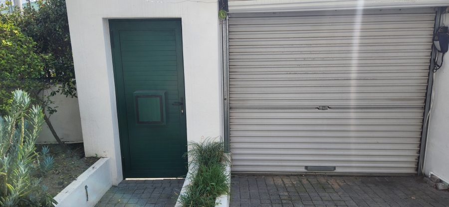 To Let 2 Bedroom Property for Rent in Harfield Village Western Cape